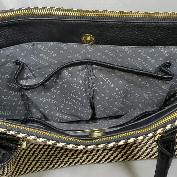 Olivia + Joy Shoulder Bag - Picture 10 of 16